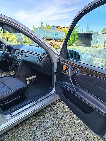 06 təkəri: Mercedes-Benz E 320: 3.2 l | 2000 il Sedan — 9