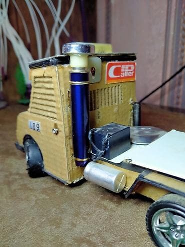 Öz əllə hazırlanmış mini yük maşını modeli.aksesuar kimi istifade