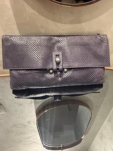 charles keith az: Qara rəngli zərif əl çantası (clutch) - Material: ilan dərisi naxışlı — 1