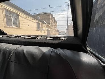 r16 disk 4 bolt: VAZ 2115 avtomobili, gümüşü rəngdə sedan kuzovlu modeldir. Şəkillərdə — 10