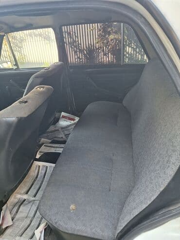 ваза стеклянная прозрачная высокая без узора: VAZ 2106 sedan - Korpus: Ağ rəng, 4 qapı, xrom ön-arka bamperlər — 14