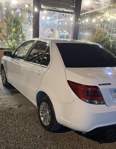 Audi: Iran Khodro : 1.7 л | 2021 г. 107 км Седан — 4