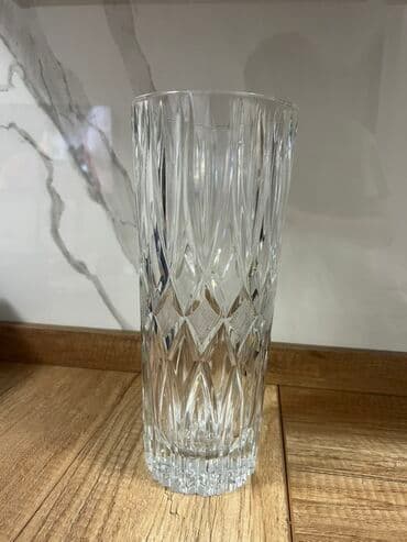 xrustal guldanlar: Bir vaza, Xrustal — 1