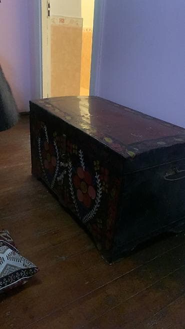 Güzgülər: 🧳 QƏDİM ANTİK TAŞTA CEHİZ SANDIĞI — 1920–1930 📜 Tarixi əşya – — 1