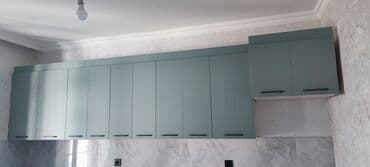 Пуфики: Mətbəx mebeli dəsti - Dizayn: düz xətli, minimal, pastel yaşıl mat — 4