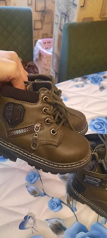 Başqa uşaq ayaqqabıları