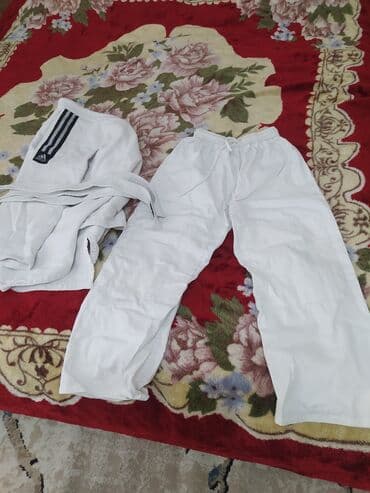 13 - 14 yas ucundur demək olarki geyinilməyib 1-2 dəfə geyinilib