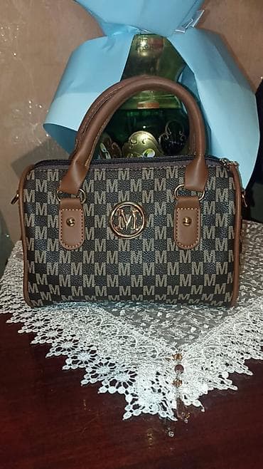 topdan geyim: Qadın çantası – “M” monoqram naxışlı, silindrik/mini-boston model - — 1