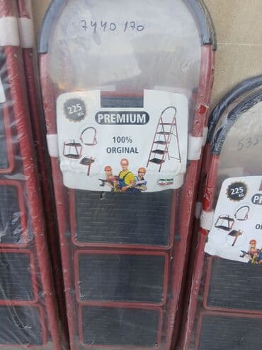 pilləkanlar: Bu, müxtəlif məqsədlər üçün uyğun olan qatlanan pilləli nərdivandır — 2