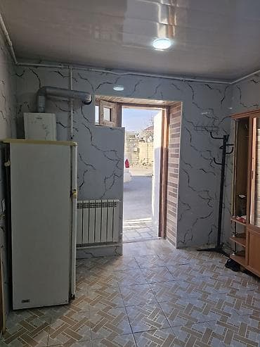 gencede ev: 3 otaqli.Aileye verilir.Razinde Fidan sadliq evinin yani — 3