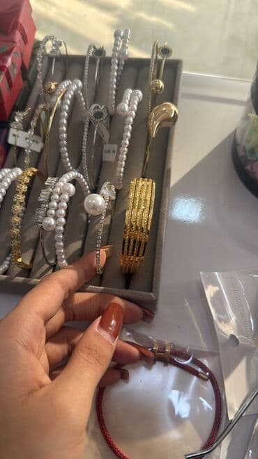 pandora qizil qolbaqlar instagram: Qadın bəzək aksesuarları – geniş seçim Məhsullar: - Qızılı tonlarda — 7