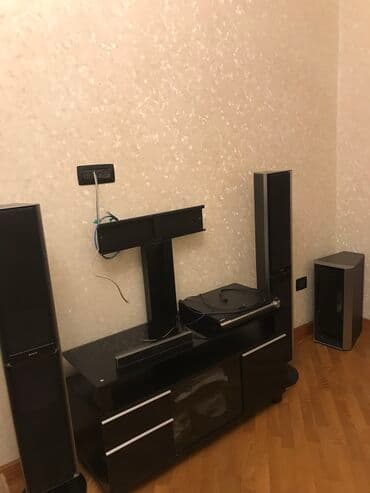 Salam .Şəkildəki bütov setin qiymətidi. Tv qoyanda verilir.disk yeri — 1