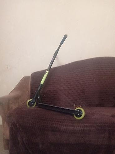 tufan s 150: Freestyle skuter - Rəng: qara gövdə, fosfor-sarı təkərlər və dirək — 5