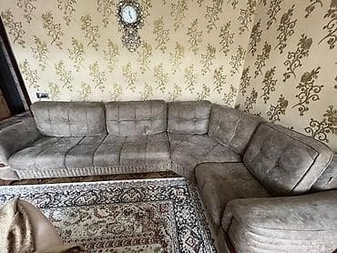 Uqlovoy divan Acilir,baza var. Bezi yerlerde sokuy var. Qiymet 150 azn