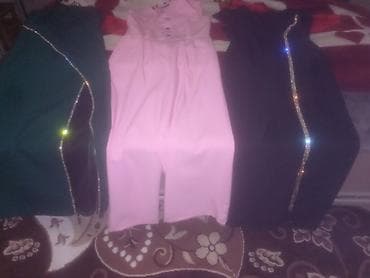 cicekli don: Qadın geyimləri – 3 fərqli don - Modellər: - Zümrüd-yaşıl don — 1