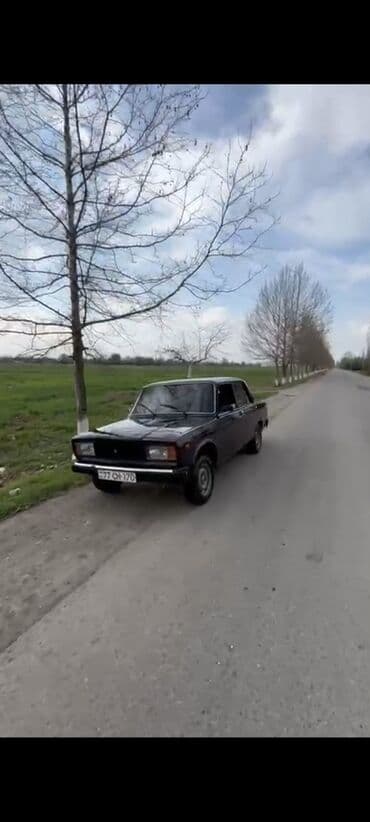 опель зафира а: VAZ 2107 sedan – tünd bənövşəyi rəng, 4 qapı, arxa ötürücülü. Texniki — 1