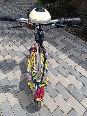 Elektrik nəqliyyatı: Qraffiti dizaynlı oturacaqlı elektrik skuteri (E-Scooter) - Rəngarəng — 4