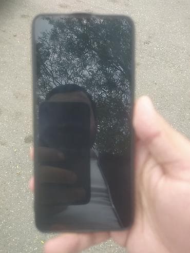 Idiyal telfondu hec bir problemi yoxdu zavodu ekrandu hecneyi