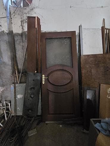 Qapi 2eded 200/80sm .Birinin şüşəsi var digərinin yox 40azn biri