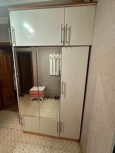 Dəhliz dolabı – 400 AZN • Model: Şkaf, güzgülü dəhliz dolabı •