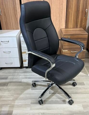 Ofis masaları: Ofis mebel dəsti Tərkib: - İş masası: ağ üst səth, qara metal karkas; — 5