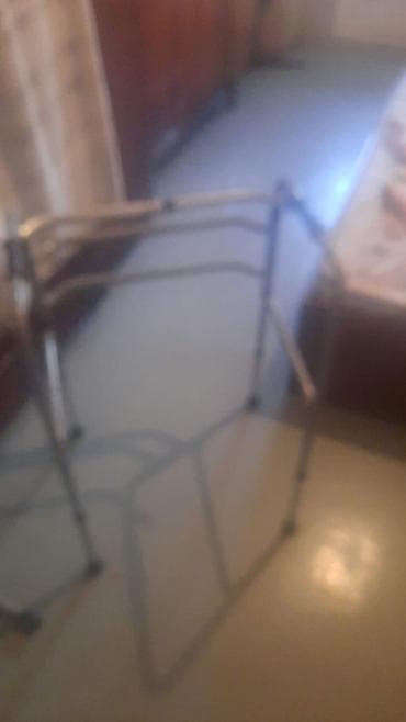 Yürümə çərçivəsi (walker) - Material: yüngül alüminium konstruksiya