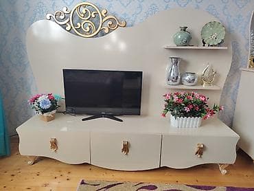 tv stent: Düz TV altlığı, Polkalı — 1