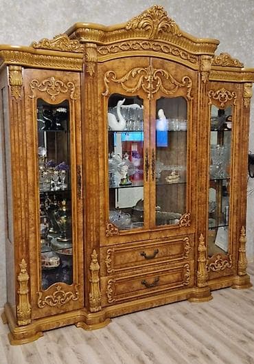 Klassik üslubda vitrin-bufet şkaf - Material: təbii ağac teksturasına — 1