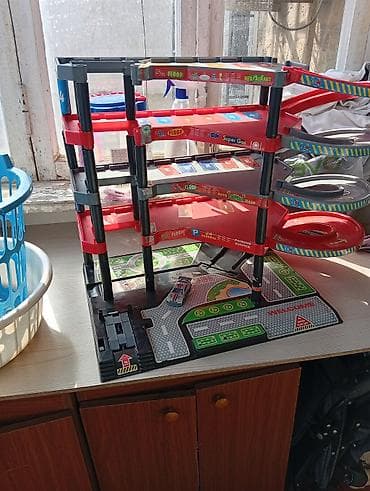 b class makasin: Salam. Böyük, 4 mərtəbəli oyun parkinqi satılır. Şəkildə gördüyünüz — 2