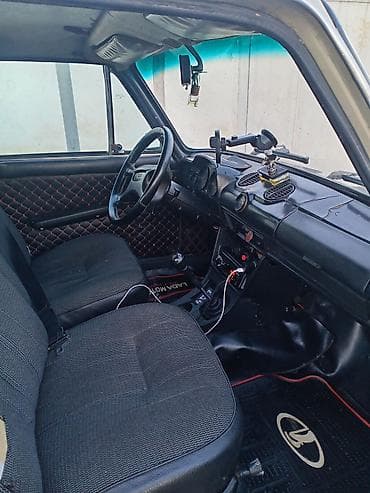 avto disklər: VAZ 2106 sedan Xüsusiyyətlər: - Kuzov: 4 qapılı sedan, bej rəng - — 6