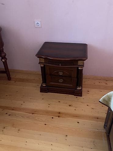 demir agac: Klassik üslubda yataq otağı mebel dəsti Tərkibi: - 2 ədəd tumbə: tünd — 1