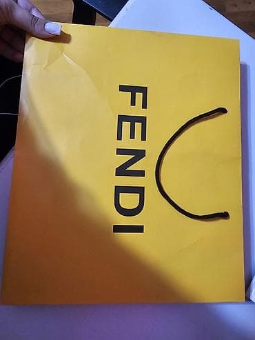 dekor divar: Fendi paket original - Rəng: brendin klassik sarısı - Üzərində qara — 1