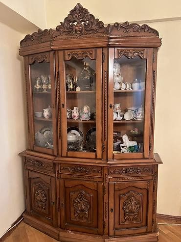 Künc vitrin bufet – massiv ağacdan, klassik oyma naxışlı - Material — 2