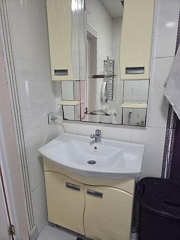 Vanna otağı dəsti – lavabo, dolab və güzgü komplekti . Kvartirant