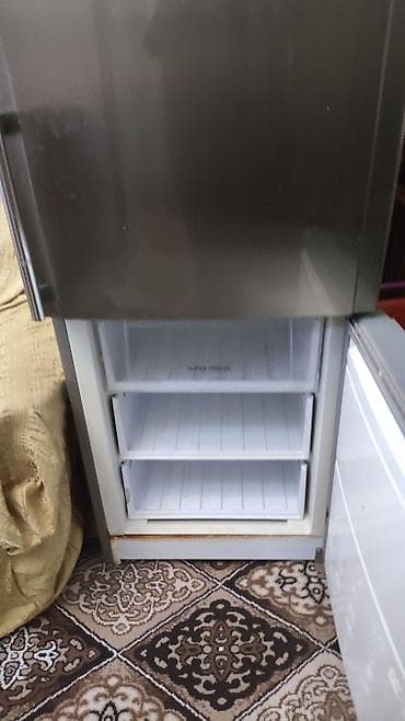 Kompüter, noutbuk və planşetlər: Xarab 2 qapılı Hotpoint Ariston Soyuducu Satılır, rəng - Gümüşü — 3