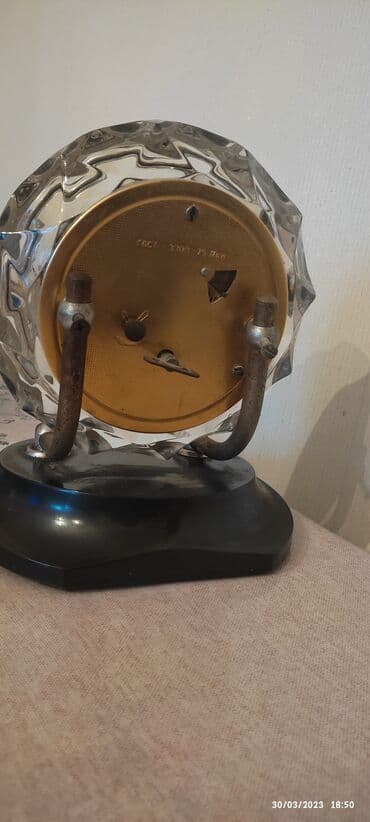 ikinci el sukute: Antik saat mayak. hədiyyə alınıb 20 il əvvəl. 1975 ci ilin saatıdır — 4