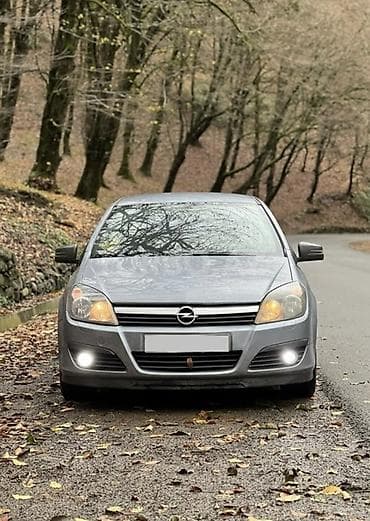 Opel Astra: 1.4 l | 2006 il 239500 km Sedan