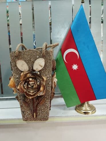 taxtadan gul qablari: Bir vaza — 1