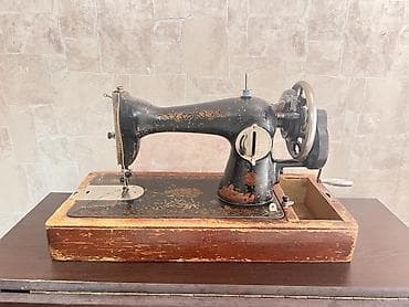 Antik mexaniki tikiş maşını – əl qolu ilə işləyən model - Korpus lalafo.az -da Antik mexaniki tikiş maşını – əl qolu ilə işləyən model - Korpus