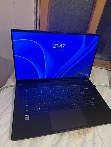 notebook i9: Intel NUC laptop - Prosesor: Intel Core (Intel Evo platforması nişanı — 5