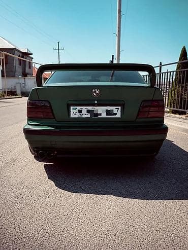 opel vektra 1998: BMW 3 series: 1.8 l | 1995 il Sedan — 4