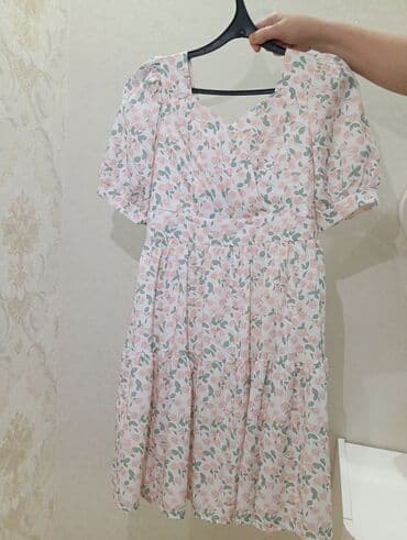 geniş toqqalı ətəklər: Qadın paltarları – 2 model İkisi birgə 50 AZN 1) Yaşıl rəngli — 3