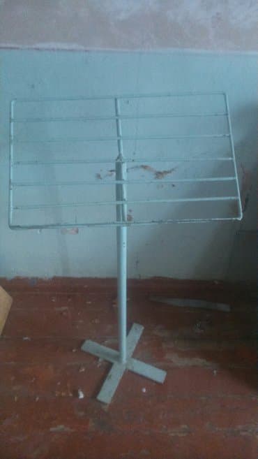 Az istifade olunmuş pult (not kitablarını qoyub ifa etmek üçün)