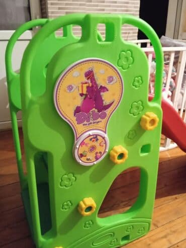 Uşaqlar üçün Dibo the Dragon mövzusunda hazırlanmış yaşıl rəngli