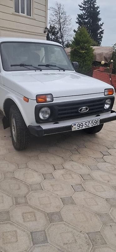 VAZ (LADA) 4x4 Niva: 1.6 l | 2017 il 100000 km Krossover