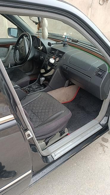 w124 arxa stop: Mercedes-Benz C-Class: 2.2 l | 1995 il Sedan — 3