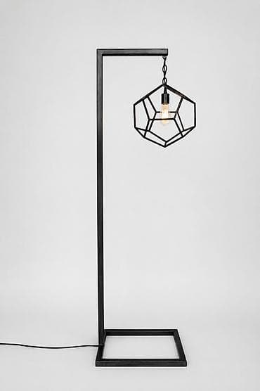 Minimalist metal döşəmə lampası. Müasir və industrial üslubda — 2