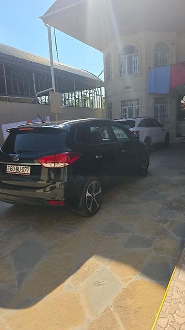 mini cps: Kia Carens (qara rəng), ili 2016, 7 yerlik rahat ailə miniveni — 5