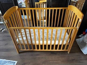 Oğlan və qız üçün, Dördbucaq, Beşik, Dəstsiz, Matras ilə, Yellənmə mexanizmsiz