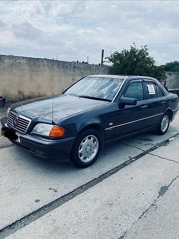 mersedes c klas: Mercedes-Benz 220: 2 l | 1995 il Sedan — 2
